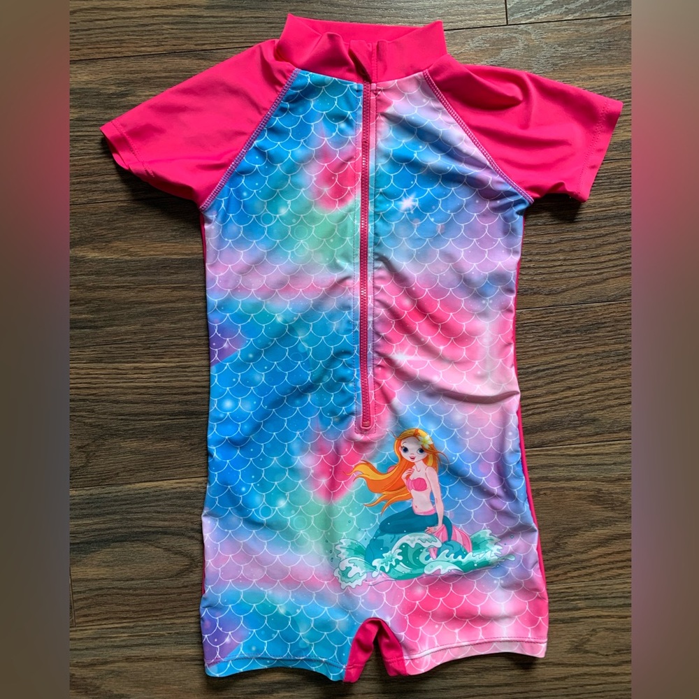 Cute Kids Mermaid Swimsuit/Rashguard Size 5-6yrs